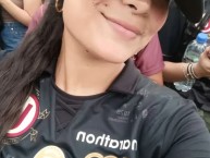 Hincha - Tribunera - Chica - "Instagram: @karidelatorre1612" Fanatica de la Barra: Trinchera Norte • Club: Universitario de Deportes • País: Peru