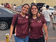 Hincha - Tribunera - Chica - Fanatica de la Barra: Trinchera Norte &bull; Club: Universitario de Deportes