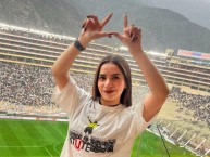 Hincha - Tribunera - Chica - Fanatica de la Barra: Trinchera Norte &bull; Club: Universitario de Deportes &bull; País: Peru