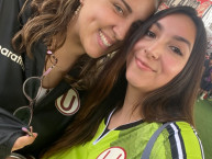 Hincha - Tribunera - Chica - Fanatica de la Barra: Trinchera Norte &bull; Club: Universitario de Deportes &bull; País: Peru