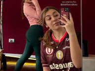 Hincha - Tribunera - Chica - Fanatica de la Barra: Trinchera Norte &bull; Club: Universitario de Deportes &bull; País: Peru