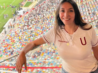 Hincha - Tribunera - Chica - "IG: @karinadsando" Fanatica de la Barra: Trinchera Norte &bull; Club: Universitario de Deportes