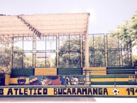 Mural - Graffiti - Pintada - "parque de los niños en bucaramanga" Mural de la Barra: Fortaleza Leoparda Sur • Club: Atlético Bucaramanga