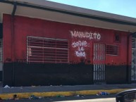 Mural - Graffiti - Pintada - "Bar El Manudito frente al estadio Morera Soto" Mural de la Barra: La 12 • Club: Alajuelense
