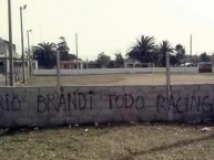 Mural - Graffiti - Pintada - Mural de la Barra: La Banda de la Estacion • Club: Racing de Montevideo