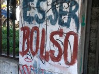 Mural - Graffiti - Pintada - "VIVIR ES SER BOLSO" Mural de la Barra: La Banda del Parque • Club: Nacional