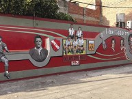 Mural - Graffiti - Pintada - Mural de la Barra: La Barra del Rojo • Club: Independiente