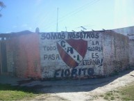Mural - Graffiti - Pintada - "La banda del Rojo en Villa Fiorito" Mural de la Barra: La Barra del Rojo • Club: Independiente
