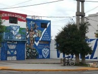 Mural - Graffiti - Pintada - "Mural realizado por la Peña 'Fortineros de Luzuriaga'" Mural de la Barra: La Pandilla de Liniers • Club: Vélez Sarsfield