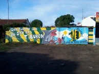 Mural - Graffiti - Pintada - "Que suerte que yo soy del tiburón" Mural de la Barra: La Pesada del Puerto • Club: Aldosivi