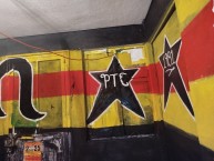 Mural - Graffiti - Pintada - "LA BANDA DEL MORELIA ~ LA FAMOSA BANDA DEL PONIENTE" Mural de la Barra: Locura 81 &bull; Club: Monarcas Morelia