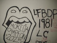 Mural - Graffiti - Pintadas - "LA BANDA DEL MORELIA ~ LA FAMOSA BANDA DEL PONIENTE" Mural de la Barra: Locura 81 • Club: Monarcas Morelia • País: México