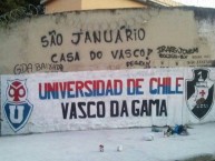 Mural - Graffiti - Pintada - "En Rio de Janeiro, amistad con Vasco da Gama" Mural de la Barra: Los de Abajo • Club: Universidad de Chile - La U