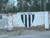 Mural - Graffiti - Pintada - "Un mural a solas" Mural de la Barra: Los Famosos 33 • Club: Gimnasia y Esgrima de Mendoza