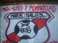 Mural - Graffiti - Pintadas - "Meta vino y porkerias" Mural de la Barra: Los Marginales • Club: Curicó Unido • País: Chile