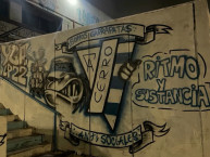 Mural - Graffiti - Pintadas - "Somos garrapatas antisociales" Mural de la Barra: Los Villeros &bull; Club: Cerro &bull; País: Uruguay