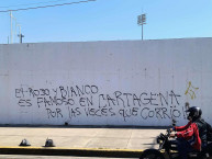 Mural - Graffiti - Pintadas - "El rojo y blanco es famoso en Cartagena por las veces que corrio!!!" Mural de la Barra: Rebelión Auriverde Norte &bull; Club: Real Cartagena &bull; País: Colombia