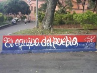 Mural - Graffiti - Pintada - "EL EQUIPO DEL PUEBLO" Mural de la Barra: Rexixtenxia Norte • Club: Independiente Medellín