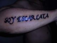 Tattoo - Tatuaje - tatuagem - "soy escarlata" Tatuaje de la Barra: Disturbio Rojo Bogotá • Club: América de Cáli • País: Colombia