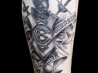 Tattoo - Tatuaje - tatuagem - "Escudo de Gimnasia y Esgrima La Plata - Facundo Pereyra Ochi - Studio A Tattoos La Plata" Tatuaje de la Barra: La Banda de Fierro 22 • Club: Gimnasia y Esgrima