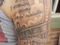 Tattoo - Tatuaje - tatuagem - "EL ESCUDO PROTEGE EL CORAZÓN Y EL CORAZÓN MUERE POR LA CAMISETA!" Tatuaje de la Barra: La Banda de la Quema • Club: Huracán