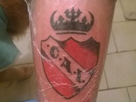 Tattoo - Tatuaje - tatuagem - "Escudo del Rojo pierna derecha, con la corona del Rey" Tatuaje de la Barra: La Barra del Rojo • Club: Independiente