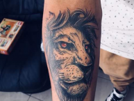 Tattoo - Tatuaje - tatuagem - "Omar Perez con Santa Fe en la piel" Tatuaje de la Barra: La Guardia Albi Roja Sur • Club: Independiente Santa Fe