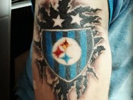 Tattoo - Tatuaje - tatuagem - "Escudo de Huachipato efecto piel rasgada" Tatuaje de la Barra: Los Acereros &bull; Club: Huachipato &bull; País: Chile