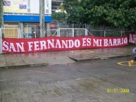 Trapo - Bandeira - Faixa - Telón - "San Fernando es mi barrio" Trapo de la Barra: Baron Rojo Sur • Club: América de Cáli • País: Colombia