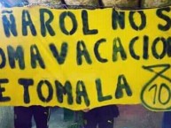 Trapo - Bandeira - Faixa - Telón - "Peñarol no se toma vacaciones se toma la 10" Trapo de la Barra: Barra Amsterdam • Club: Peñarol