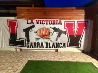 Trapo - Bandeira - Faixa - Telón - "POBLACION LA VICTORIA" Trapo de la Barra: Garra Blanca • Club: Colo-Colo
