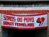 Trapo - Bandeira - Faixa - Telón - "Somos do Povo, somos vermelhos." Trapo de la Barra: Guarda Popular • Club: Internacional • País: Brasil