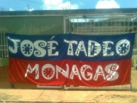 Trapo - Bandeira - Faixa - Telón - "José Tadeo Monagas es territorio AZULGRANA." Trapo de la Barra: Guerreros Chaimas • Club: Monagas