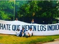 Trapo - Bandeira - Faixa - Telón - "Agachate que vienen los indios" Trapo de la Barra: Indios Kilmes • Club: Quilmes