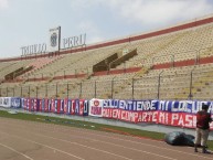 Trapo - Bandeira - Faixa - Telón - Trapo de la Barra: La 12 Tricolor • Club: C.A. Mannucci