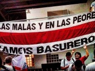 Trapo - Bandeira - Faixa - Telón - Trapo de la Barra: La Banda del Basurero • Club: Deportivo Municipal