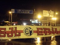 Trapo - Bandeira - Faixa - Telón - "Trapo de SJL Edil en Ecuador" Trapo de la Barra: La Banda del Basurero • Club: Deportivo Municipal • País: Peru