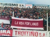 Trapo - Bandeira - Faixa - Telón - "La vida por Lanús" Trapo de la Barra: La Barra 14 • Club: Lanús • País: Argentina