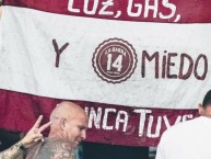 Trapo - Bandeira - Faixa - Telón - "Luz, Gas y Miedo nunca tuve" Trapo de la Barra: La Barra 14 &bull; Club: Lanús &bull; País: Argentina
