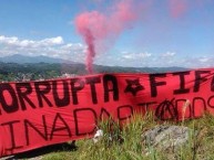 Trapo - Bandeira - Faixa - Telón - "Corrupta FIFA" Trapo de la Barra: La Barra Gris • Club: Deportivo Carchá • País: Guatemala
