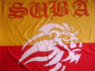 Trapo - Bandeira - Faixa - Telón - "AGUANTE SUBA ES DEL LEÓN" Trapo de la Barra: La Guardia Albi Roja Sur • Club: Independiente Santa Fe