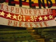 Trapo - Bandeira - Faixa - Telón - "La Pradera Sur" Trapo de la Barra: La Guardia Albi Roja Sur • Club: Independiente Santa Fe