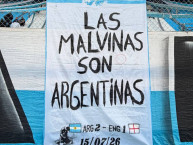 Trapo - Bandeira - Faixa - Telón - "Las Malvinas Son Argentinas" Trapo de la Barra: La Guardia Imperial &bull; Club: Racing Club &bull; País: Argentina