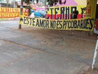 Trapo - Bandeira - Faixa - Telón - "LA FAMOSA BANDA DEL PONIENTE 1981 MORELIA" Trapo de la Barra: Locura 81 • Club: Monarcas Morelia • País: México