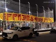 Trapo - Bandeira - Faixa - Telón - "LA BANDA DEL MORELIA ~ LA FAMOSA BANDA DEL PONIENTE" Trapo de la Barra: Locura 81 &bull; Club: Monarcas Morelia