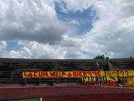 Trapo - Bandeira - Faixa - Telón - "LA BANDA DEL MORELIA ~ LA FAMOSA BANDA DEL PONIENTE" Trapo de la Barra: Locura 81 &bull; Club: Monarcas Morelia