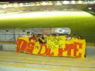 Trapo - Bandeira - Faixa - Telón - "LA BANDA DEL MORELIA ~ LA FAMOSA BANDA DEL PONIENTE" Trapo de la Barra: Locura 81 &bull; Club: Monarcas Morelia