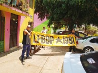 Trapo - Bandeira - Faixa - Telón - "~ LA FAMOSA BANDA DEL PONIENTE★LA BANDA DEL ROJIAMARILLO★" Trapo de la Barra: Locura 81 &bull; Club: Monarcas Morelia &bull; País: México