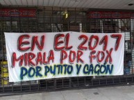 Trapo - Bandeira - Faixa - Telón - "En el 2017 mirala por Fox por putito y cagón" Trapo de la Barra: Los Borrachos del Tablón • Club: River Plate • País: Argentina