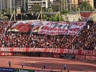 Trapo - Bandeira - Faixa - Telón - "CARACAS ES TU INFIERNO" Trapo de la Barra: Los Demonios Rojos • Club: Caracas